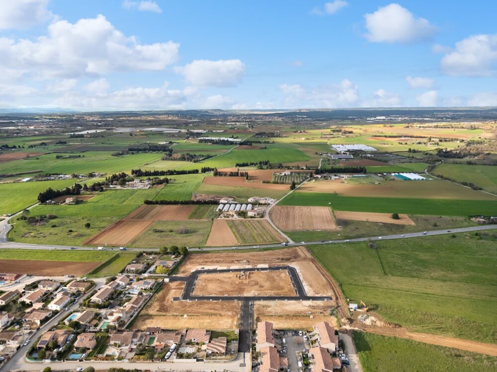 Maison Optima de 75 m² proposée ici sur 435 m² de terrai....