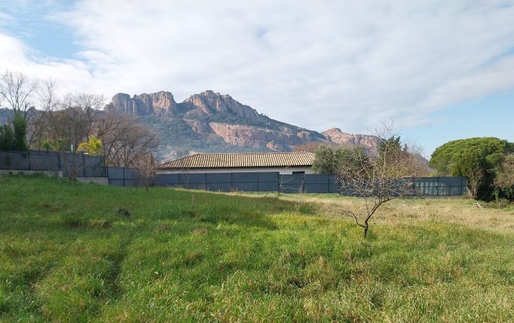 vente Terrain - 887 m² Roquebrune-sur-Argens (83520)