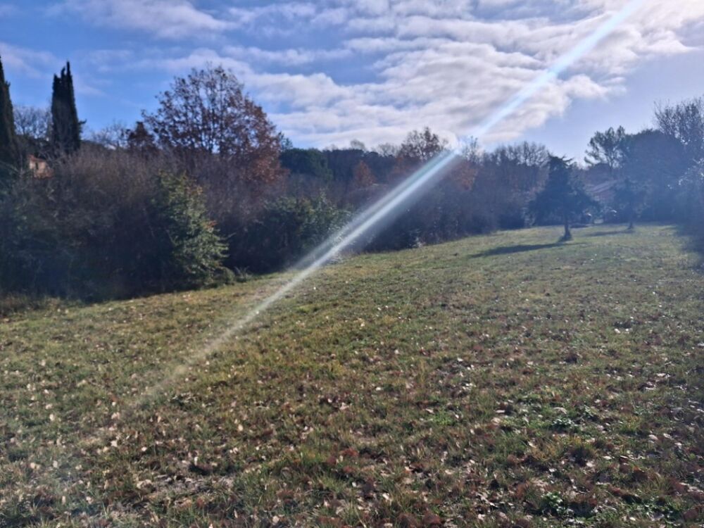 Sur un terrain de près de 1800m2, dans un cadre campagne....