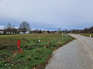  Terrain 530 m� Avy