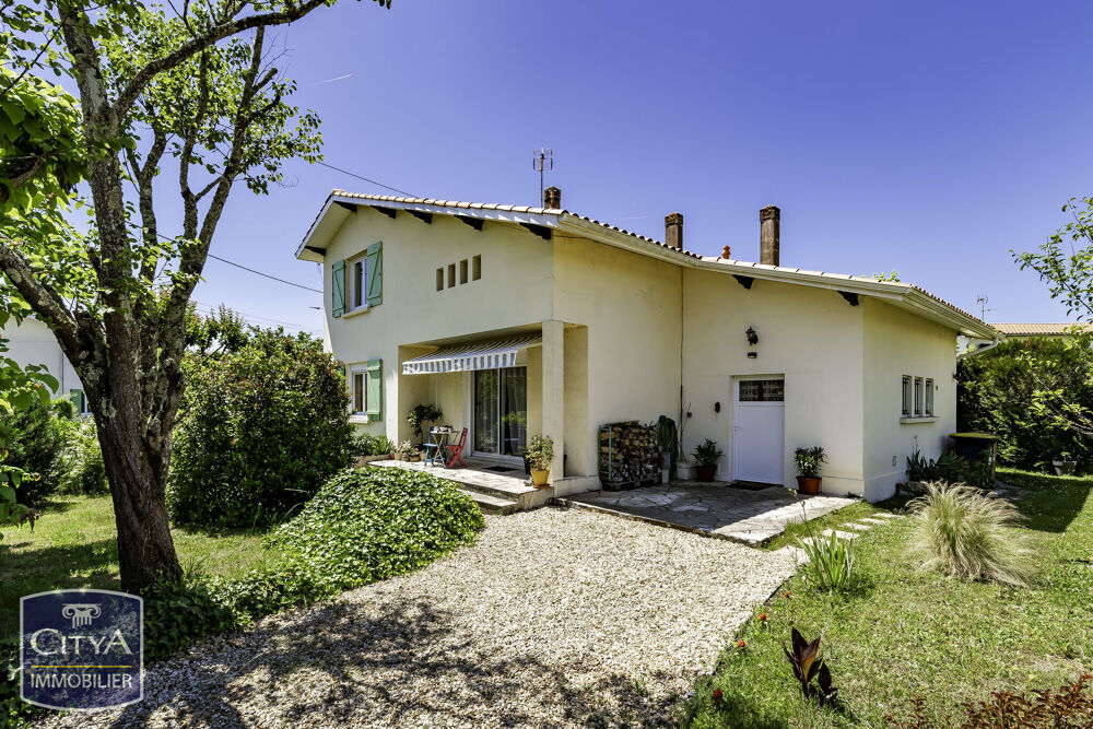 Maison 7 pièces 148 m² · à Coutras · 148 m² · 242 000 €