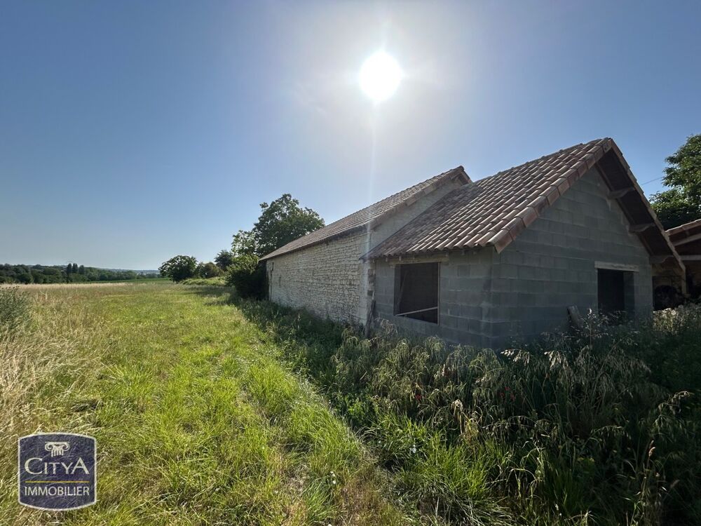 Maison 1 pièce 180 m² · à Thuré · 180 m² · 121 000 €