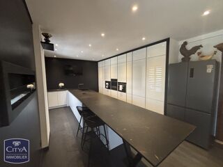  Maison à vendre 10 pièces 378 m²