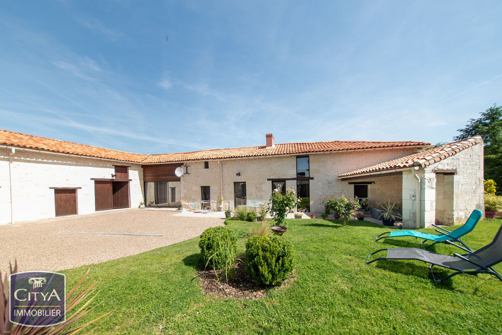 Maison 5 pièces 125 m² · à La Roche-Rigault · 125 m² · 233 000 €