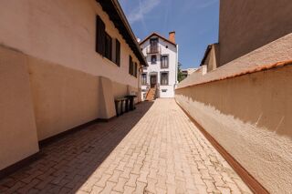  Maison à vendre 15 + pièces 210 m²