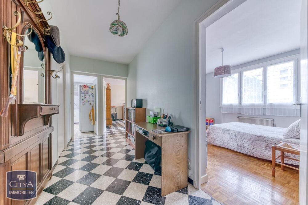 Appartement 3 pièces 71 m² · à Lyon 8 · 71 m² · 180 000 €