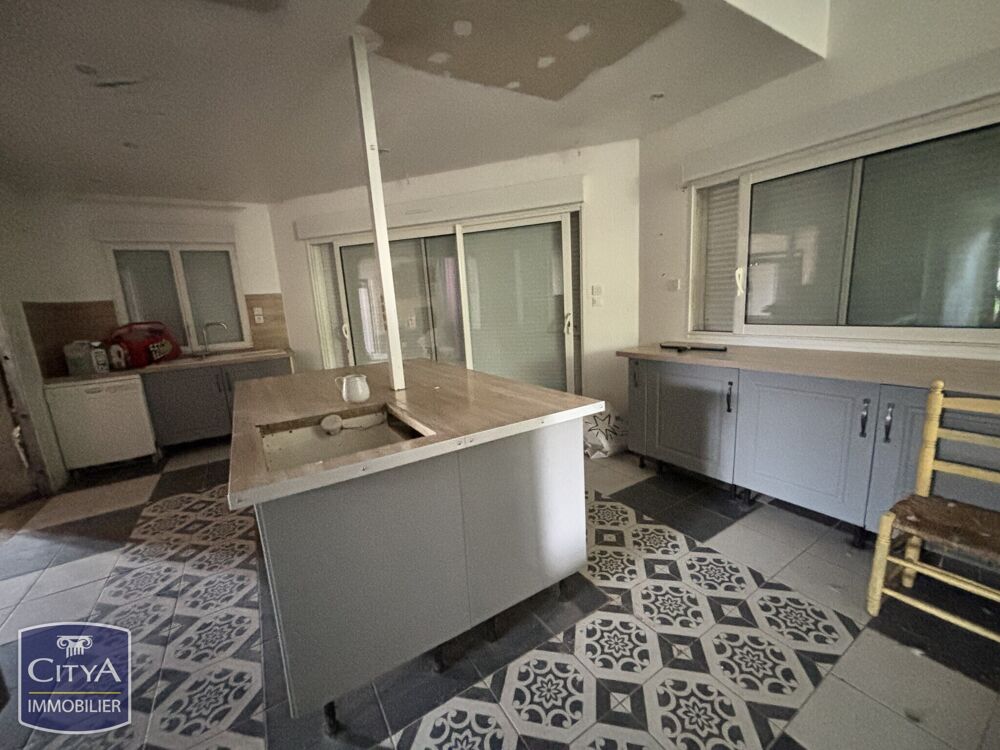 Maison 11 pièces 300 m² · à Grisolles · 300 m² · 173 000 €