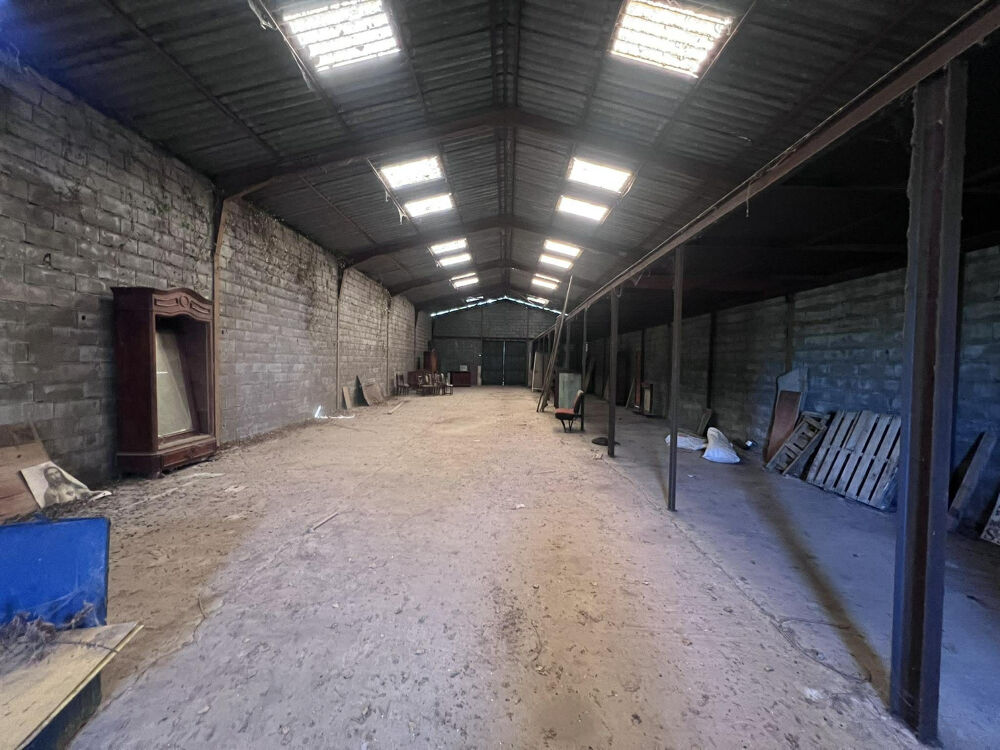 Vente Autre hangar 300 m2 + terrain constructible 1565 m2 Arles