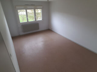  Appartement à louer 4 pièces 80 m²