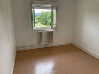  Appartement à louer 4 pièces 74 m²