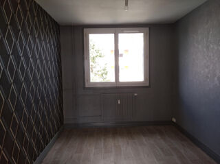  Appartement à louer 4 pièces 74 m²