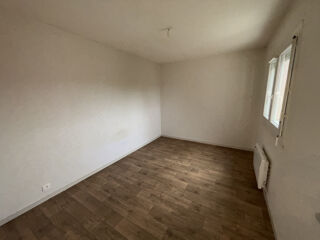  Appartement à louer 4 pièces 83 m²