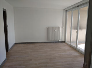  Appartement à louer 4 pièces 74 m²