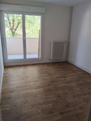  Appartement à louer 4 pièces 85 m²