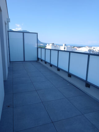  Appartement à louer 4 pièces 98 m²
