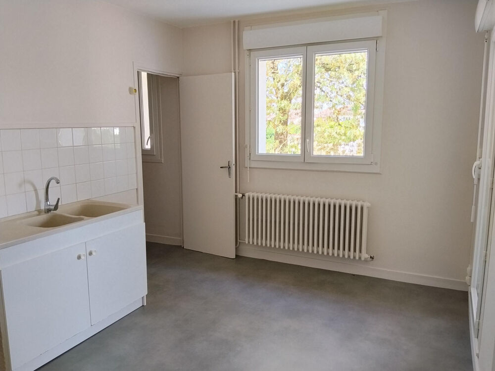 Location Appartement  Appartement - 4 Pièces - 85m2 Vonnas