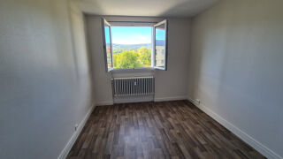  Appartement à louer 4 pièces 77 m²