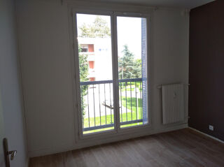 Appartement à louer 4 pièces 74 m²