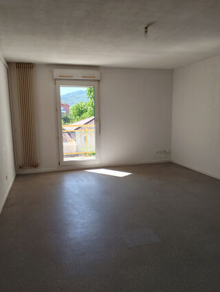  Appartement à louer 3 pièces 66 m²