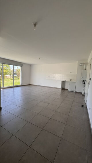  Appartement à louer 3 pièces 74 m²
