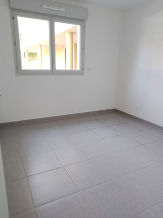  Appartement à louer 4 pièces 75 m²