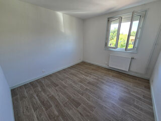  Appartement à louer 4 pièces 80 m²