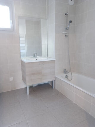  Appartement à louer 4 pièces 75 m²