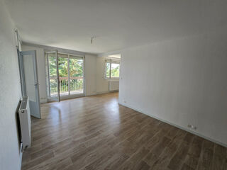  Appartement à louer 4 pièces 80 m²