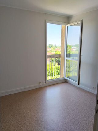  Appartement à louer 4 pièces 87 m²