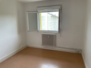  Appartement à louer 4 pièces 74 m²