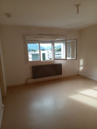  Appartement à louer 2 pièces 50 m²
