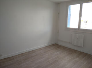  Appartement à louer 4 pièces 74 m²