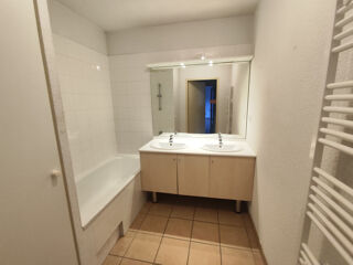  Appartement à louer 3 pièces 64 m²