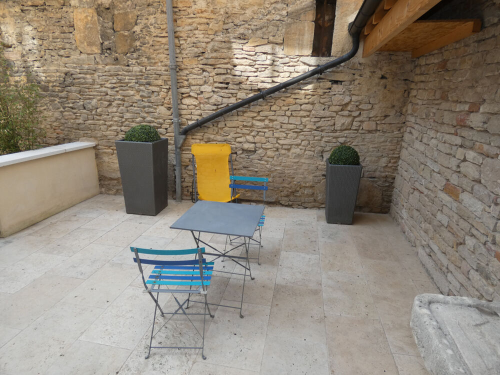 BEAUNE CENTRE T1 STUDIO MEUBLE AVEC TERRASSE