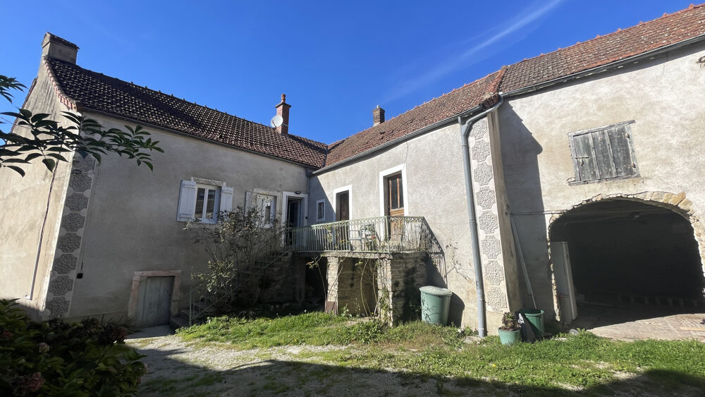 MAISON DE VILLAGE AVEC COUR INTERIEURE & DEPENDANCES