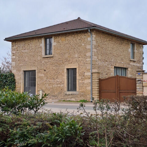 Meursault - village viticole avec commerces à 10 min au sud de Beaune - Bâtiment entièrement rénové 1200 21190 Meursault