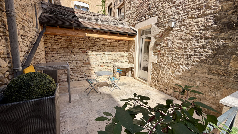 STUDIO RENOVE AVEC COURETTE PRIVATIVE