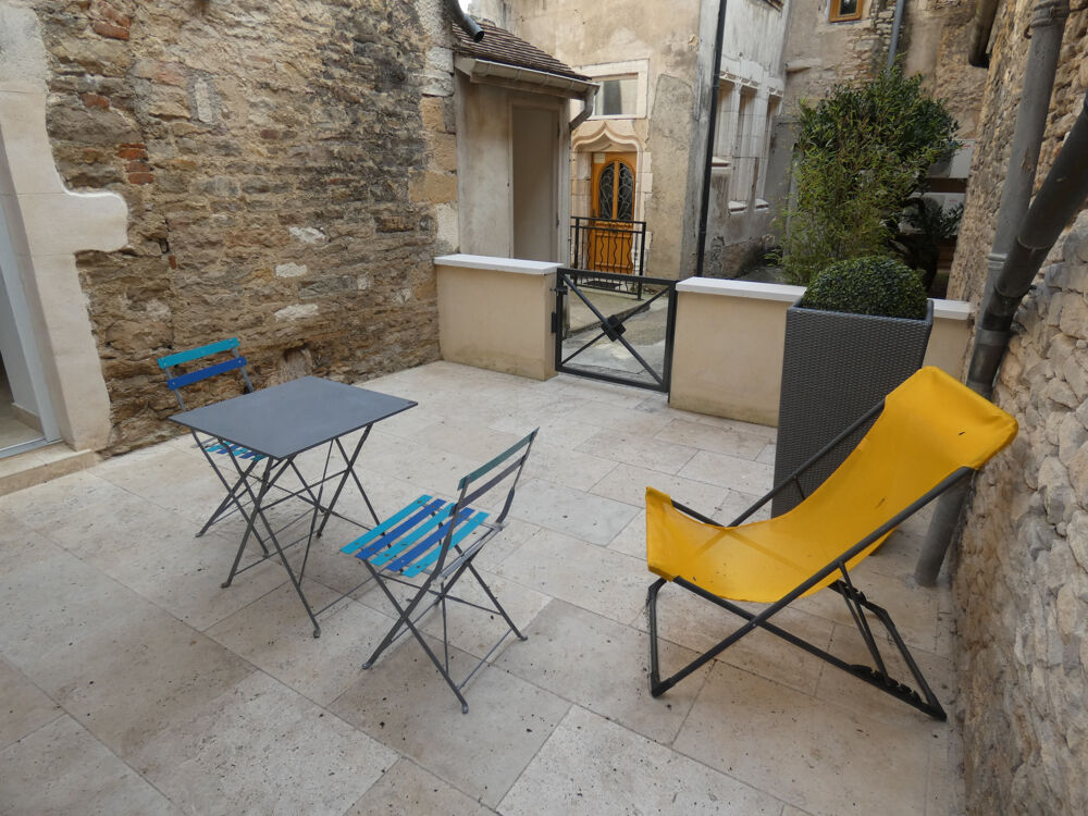 BEAUNE CENTRE T1 STUDIO MEUBLE AVEC TERRASSE