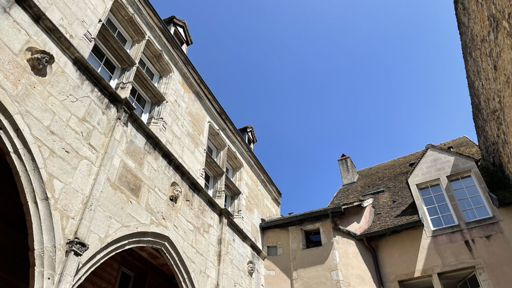 Location Appartement T2 meublé dans un immeuble historique au coeur de Beaune Beaune