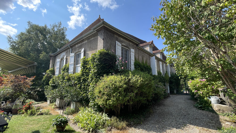 Maison 8 pièces 210 m² · à St Maurice les Couches · 210 m² · 475 000 €