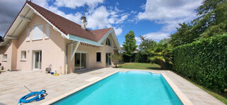  Maison à louer 6 pièces 218 m²