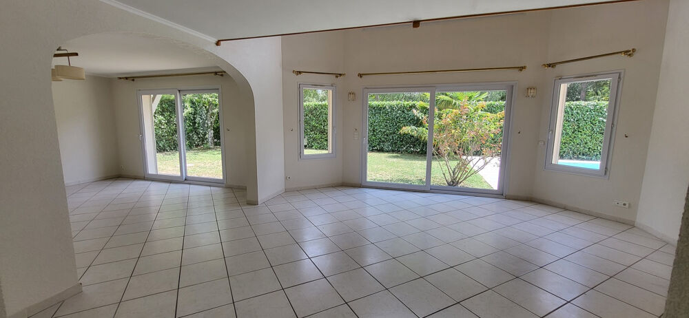 Location Maison ORNEX/LIMITE FERNEY EXCLUSIVITE - VILLA 5 CHAMBRES AVEC PISCINE Ornex