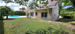  Maison à louer 6 pièces 218 m²