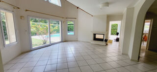  Maison à louer 6 pièces 218 m²