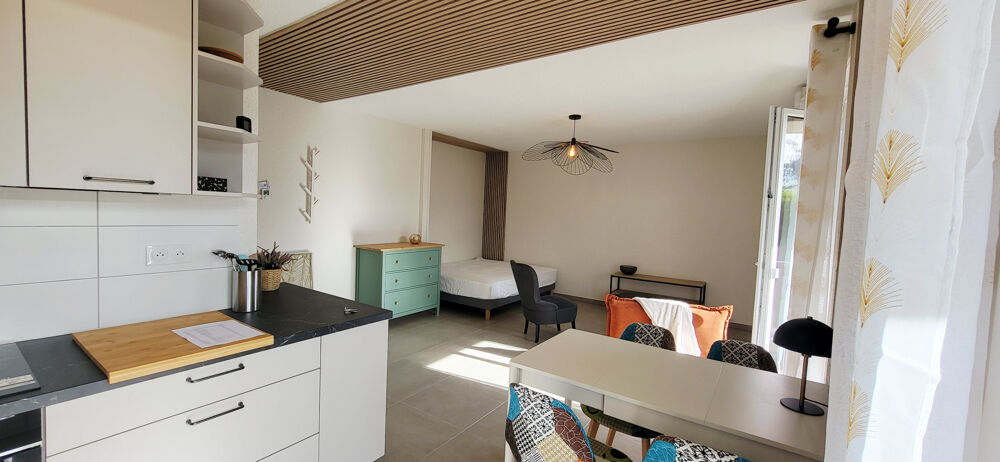 Location Appartement ORNEX - GRAND STUDIO MEUBLE DE 33M2 AVEC BALCON Ornex