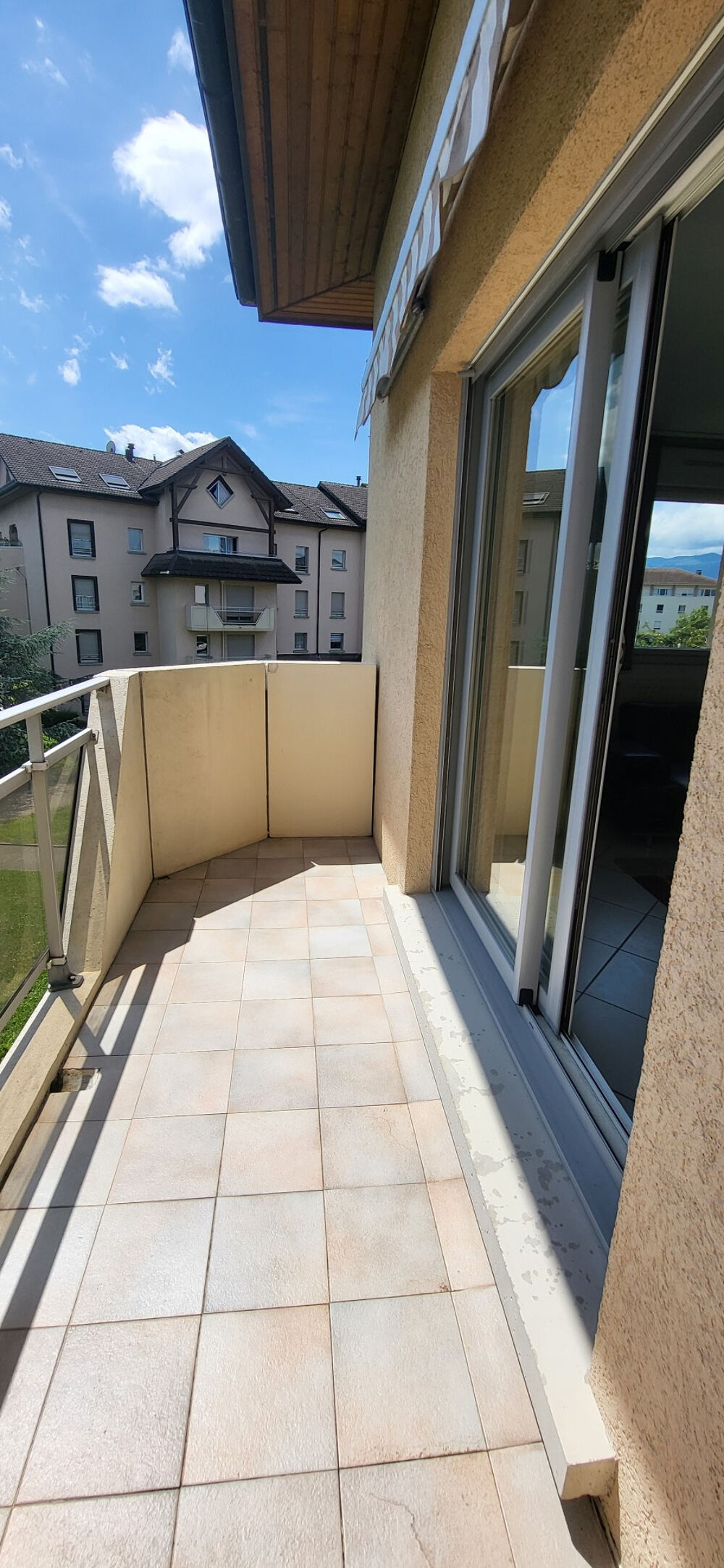 Location Duplex/Triplex FERNEY   CRETS DE FERNEY : très bel appartement T5 en duplex avec balcons, garages et cave Ferney voltaire