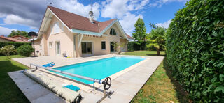  Maison à louer 6 pièces 218 m²