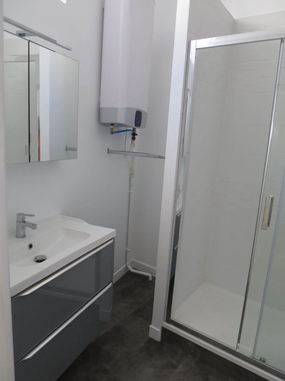 Location Appartement BORDEAUX Porte Cailhau  T1 - 31 M2 BON ETAT - PROCHE TRAM Bordeaux