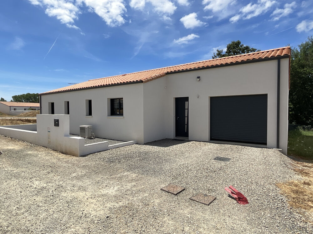 MAISON RECENTE DE PLAIN-PIED AVEC GRAND GARAGE- PROCHE CENTRE VILLE.