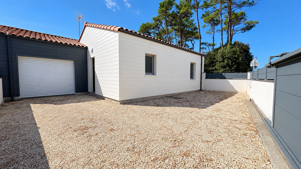 Maison récente à Jard sur mer de 64m2 avec un grand garage de 28m2 sur une parcelle de 307m2